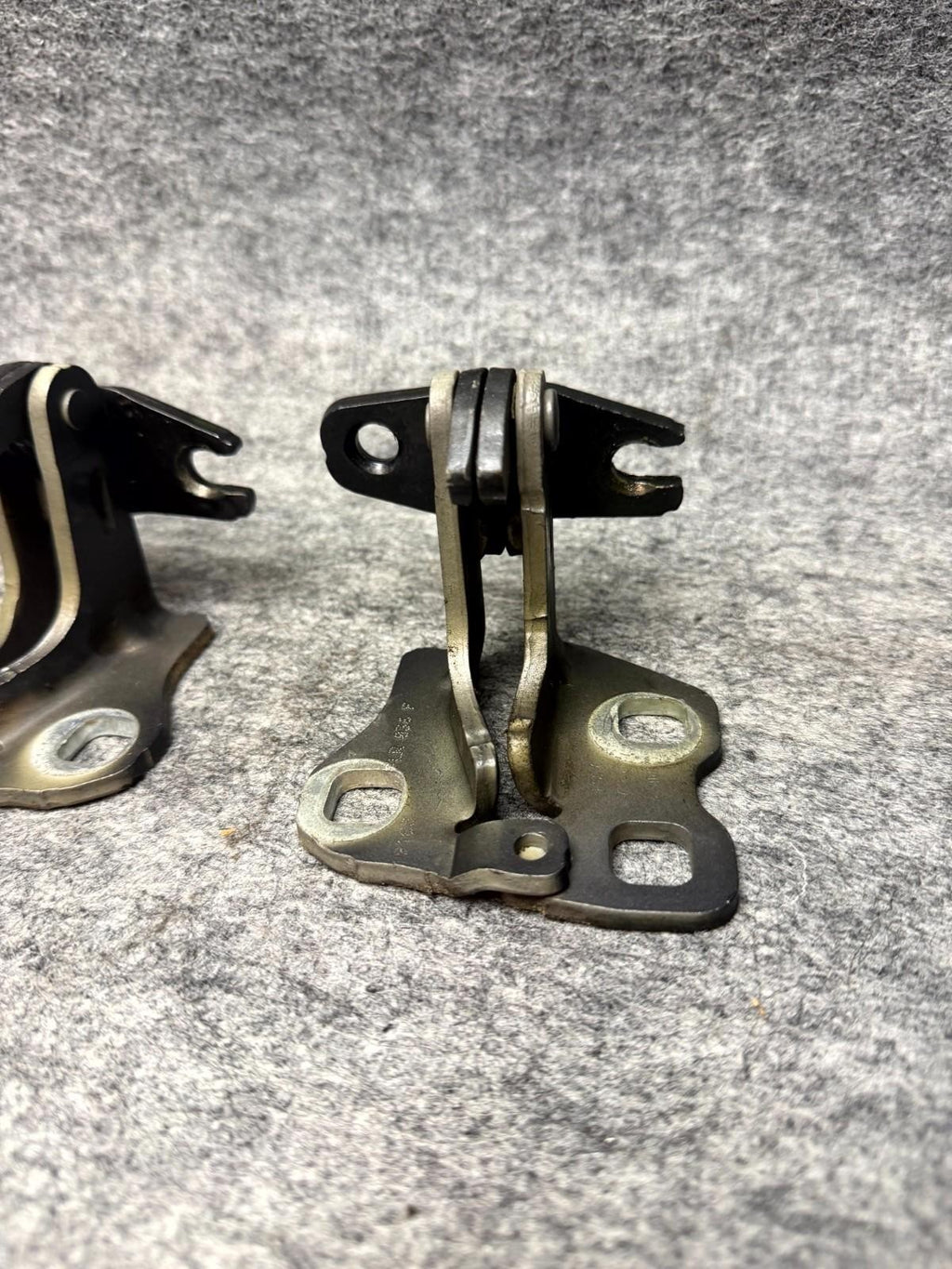 ♦️2017 - 2023 TESLA MODEL 3 FRONT RIGHT SIDE DOOR HINGE SET OEM, A046571