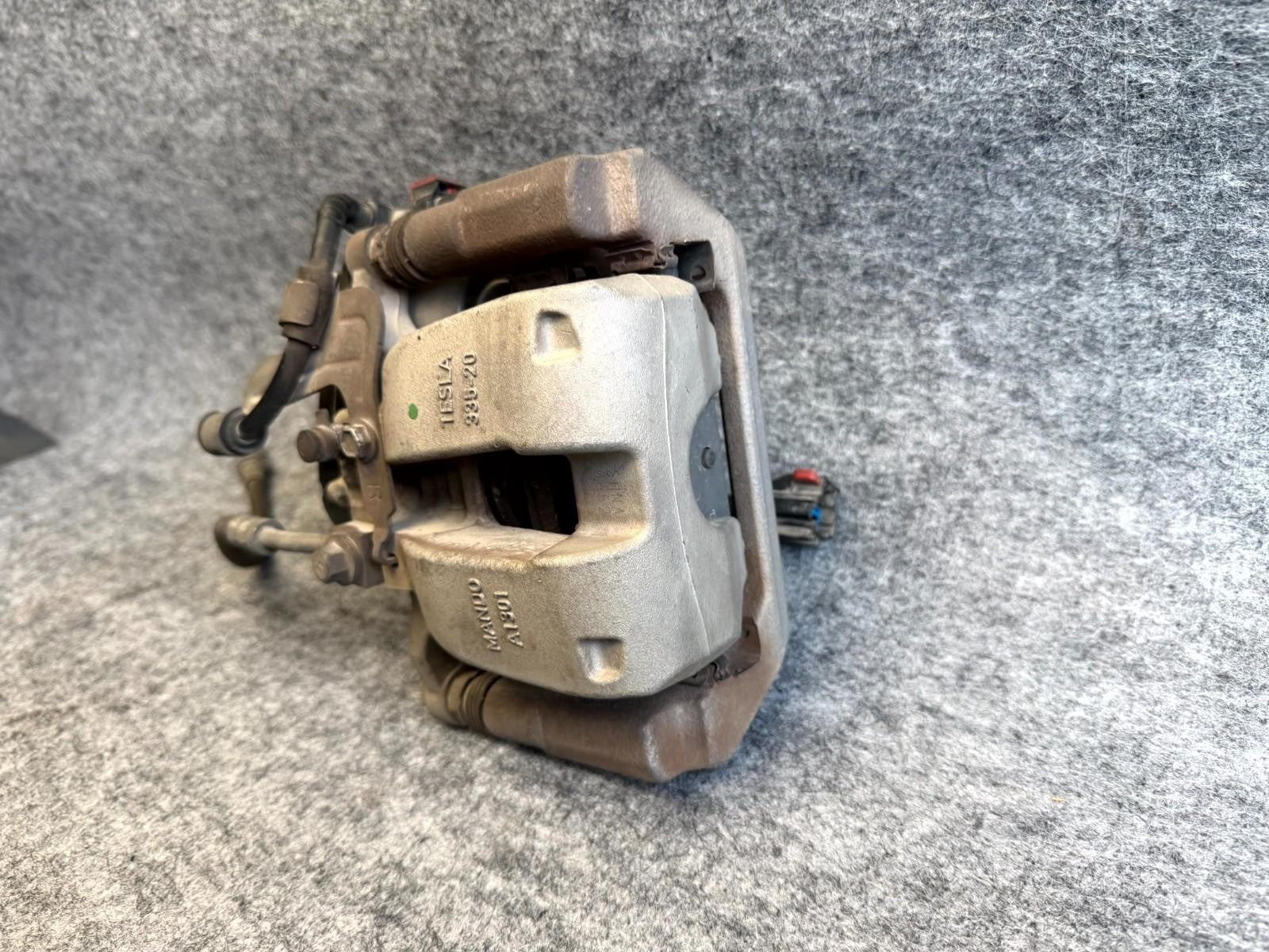 ♦️2017-2023 TESLA MODEL 3 Y RIGHT PASSENGER SIDE BRAKE CALIPER OEM, 1044624-00-H