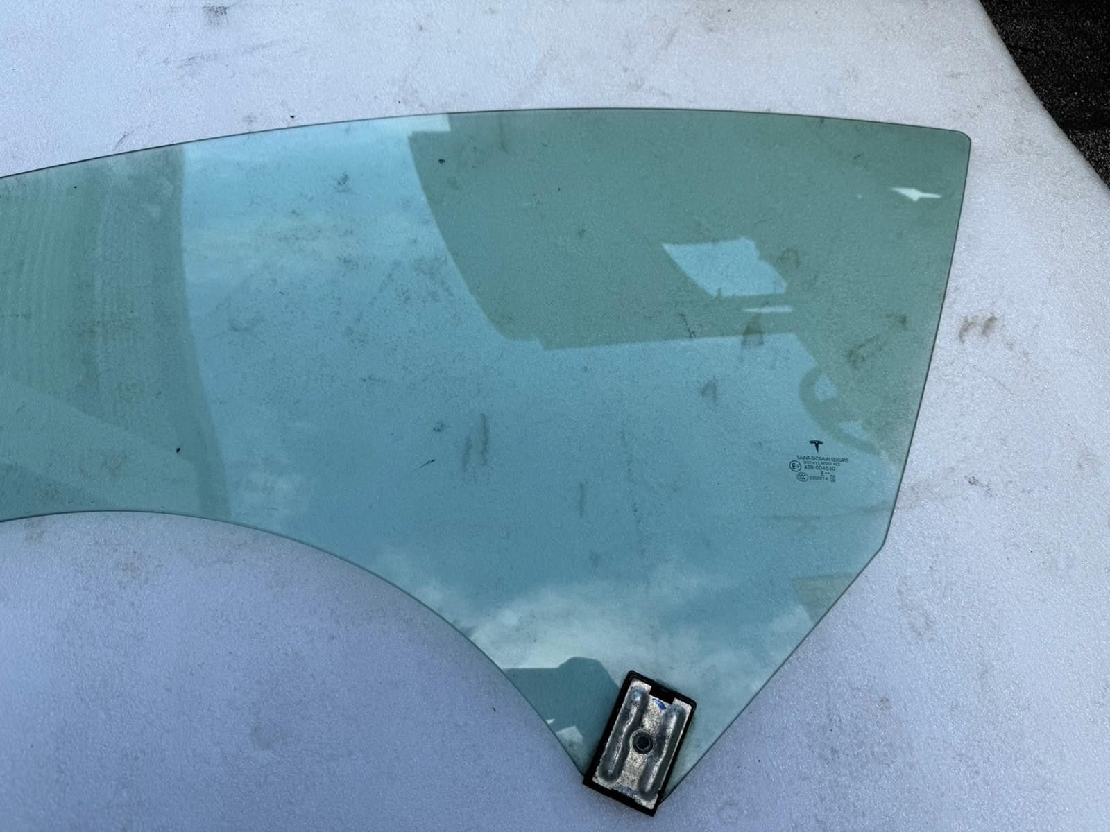 ♦️2017-2020 TESLA MODEL 3 FRONT LEFT DOOR WINDOW GLASS OEM, (Single Pane)