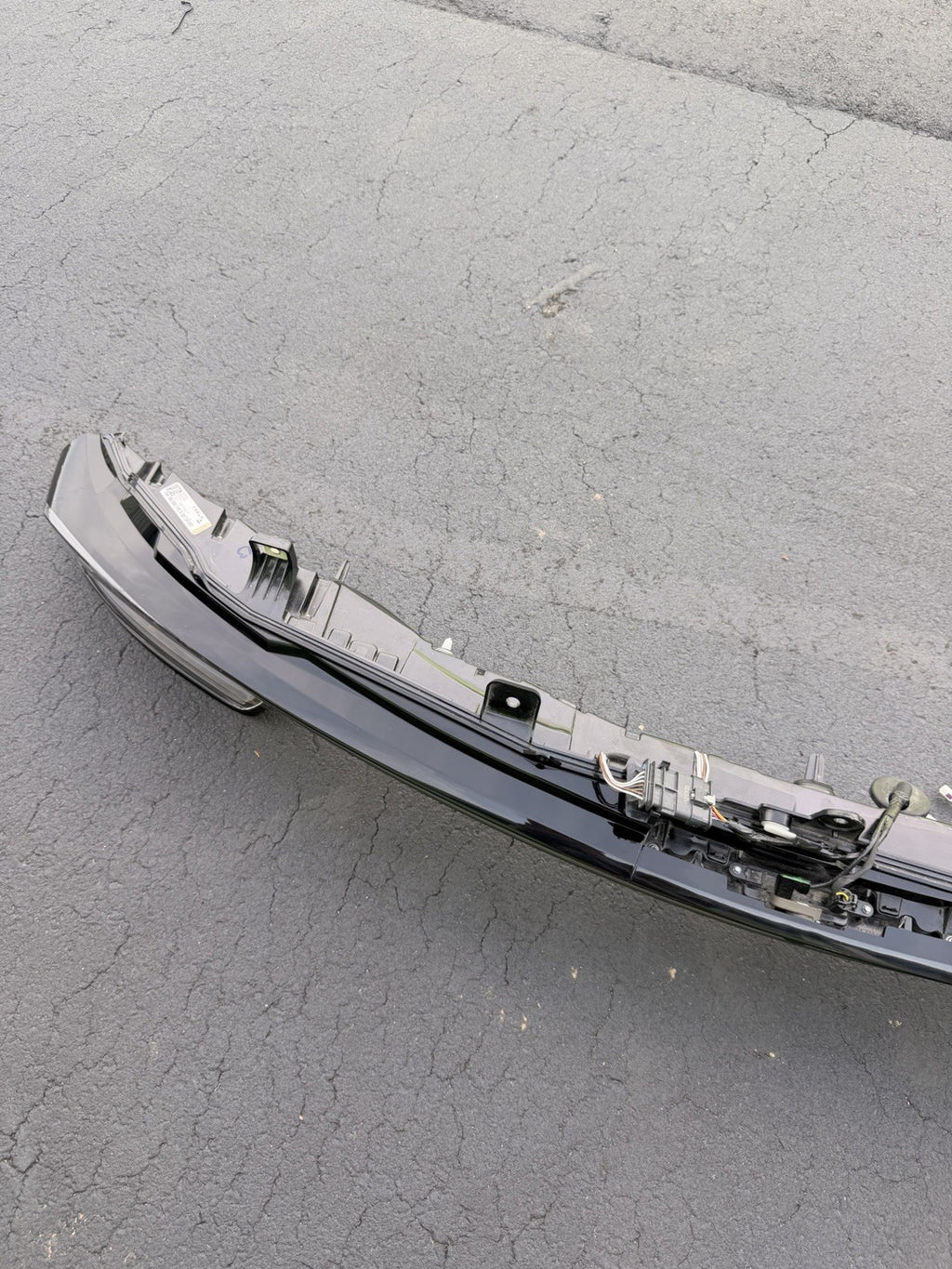 2025 2026 Tesla Model Y Rear Liftgate Lamp Light OEM 2004606-00-B