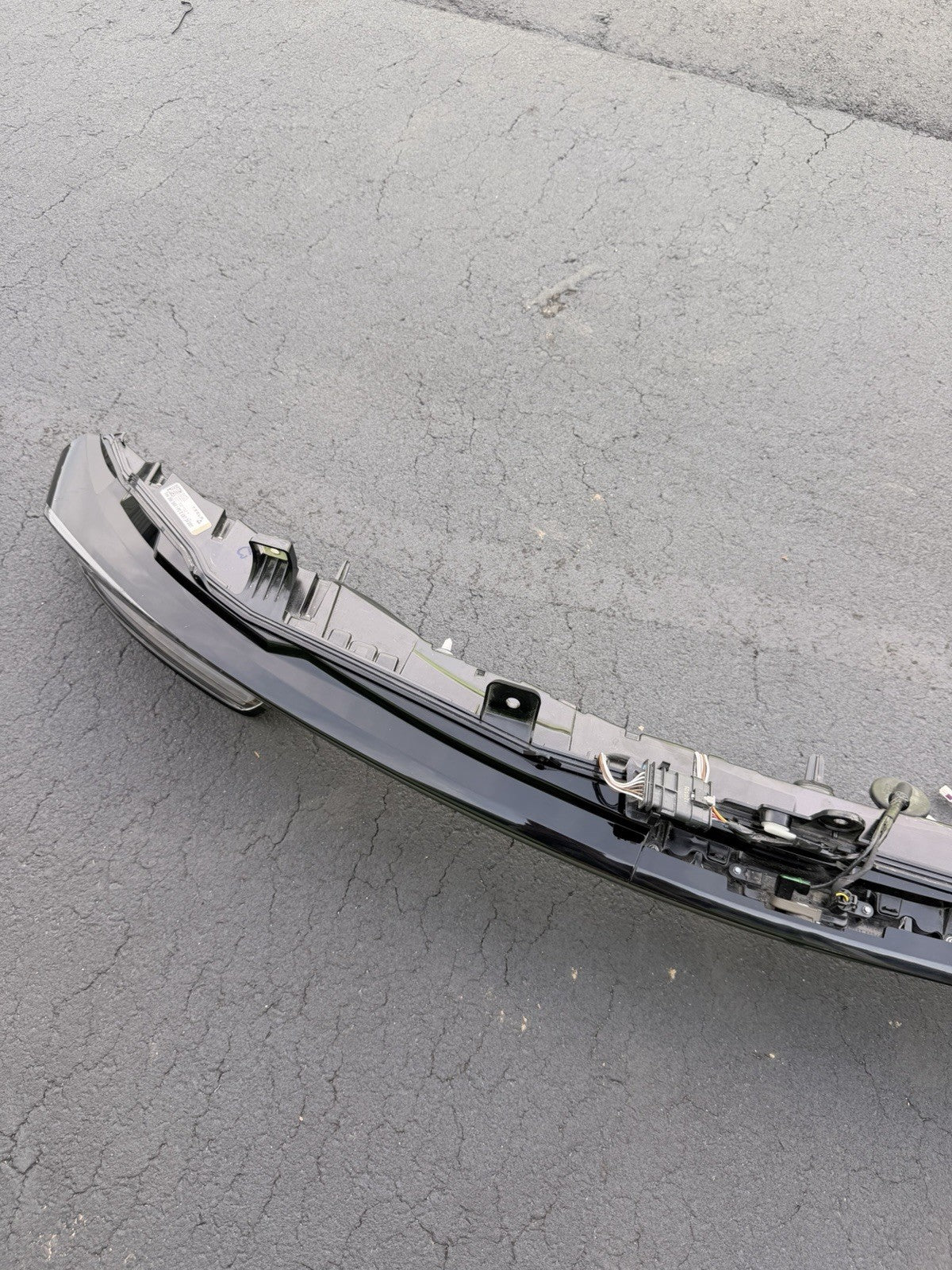 2025 2026 Tesla Model Y Rear Liftgate Lamp Light OEM 2004606-00-B