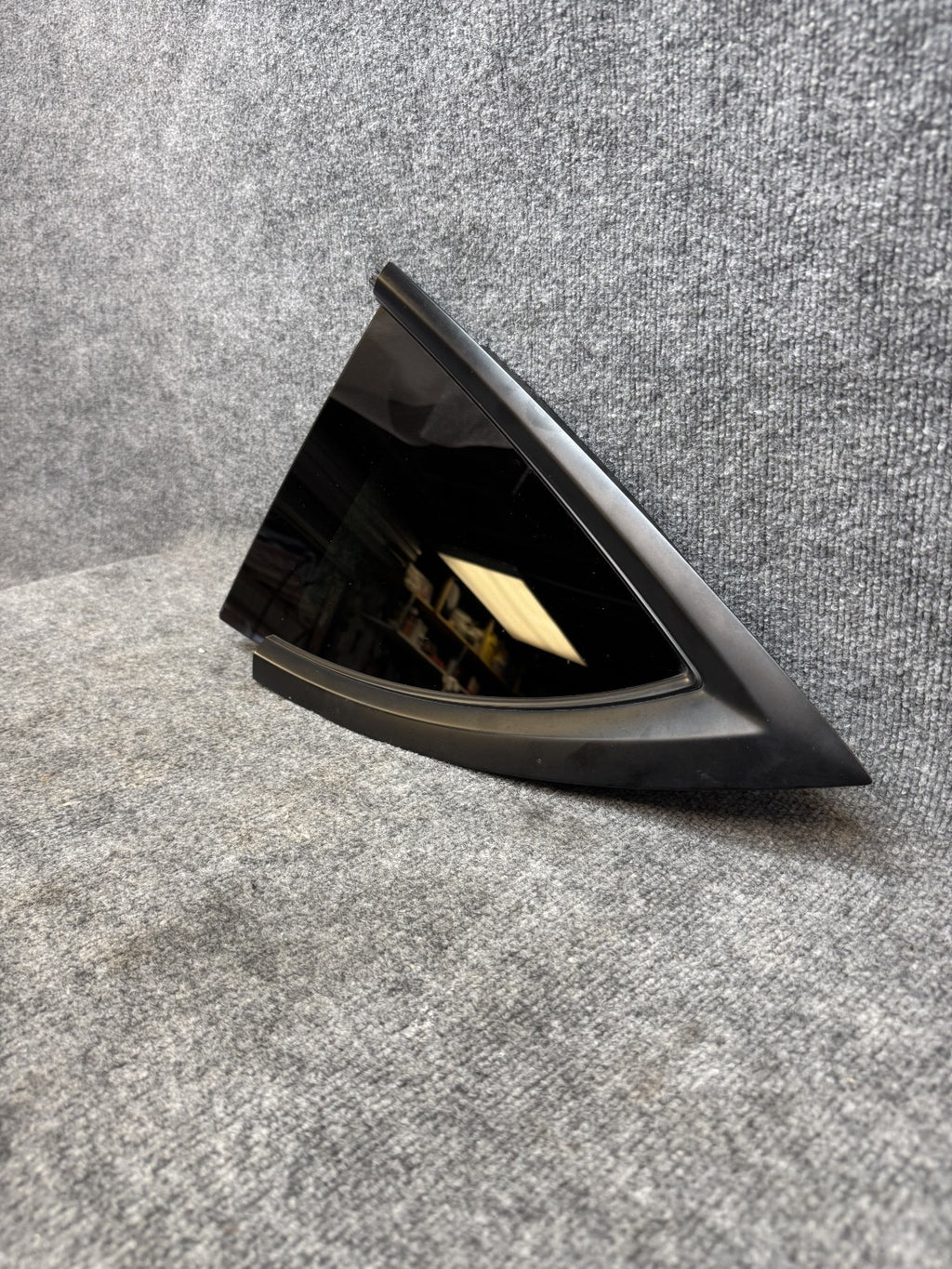 2020 – 2024 TESLA MODEL Y REAR LEFT SIDE QUARTER WINDOW GLASS OEM, 1495740-00-H