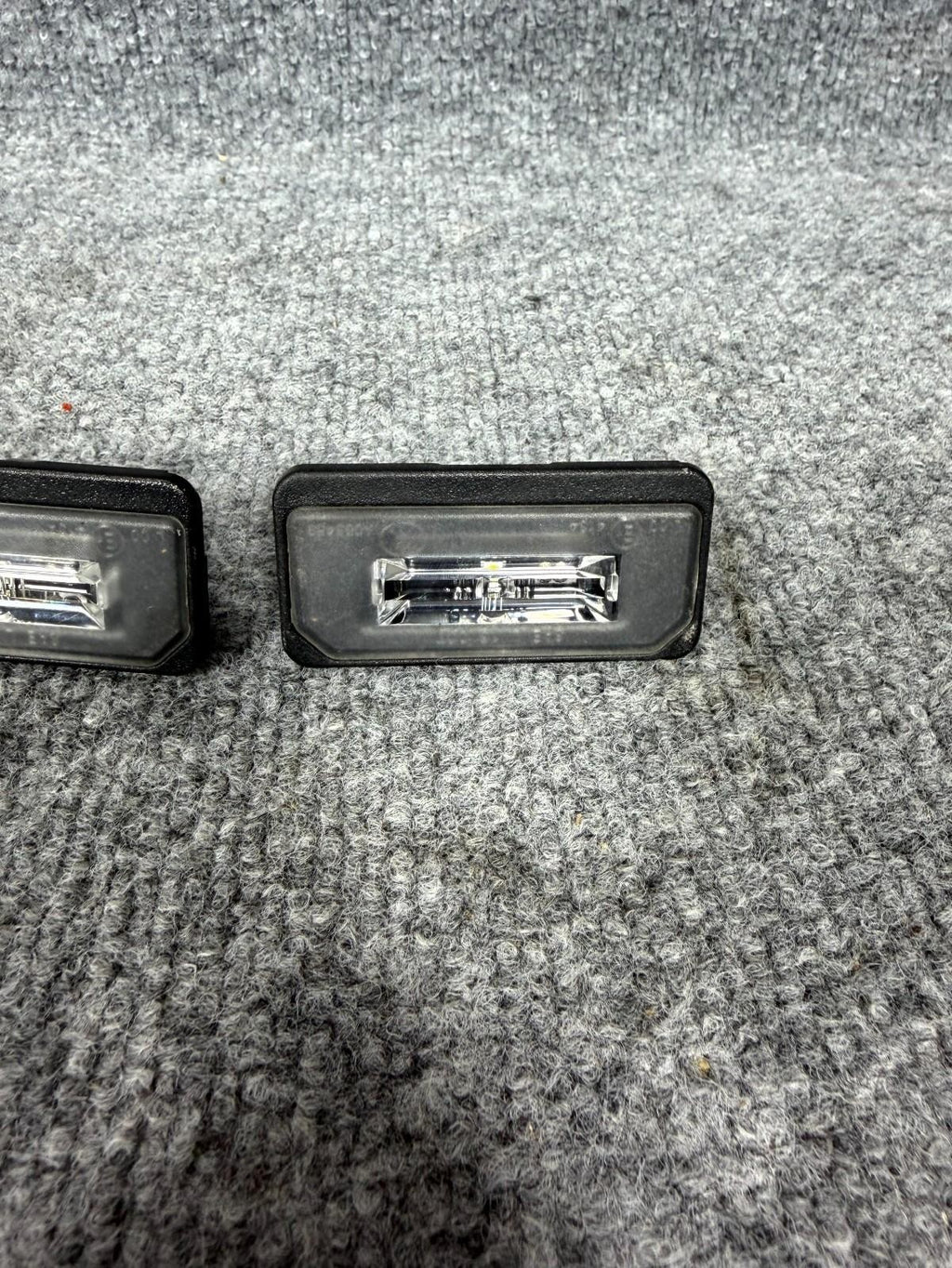 2016-2020 Tesla Model X Rear License Plate Light Lamp Set OEM, 1034341-00-B