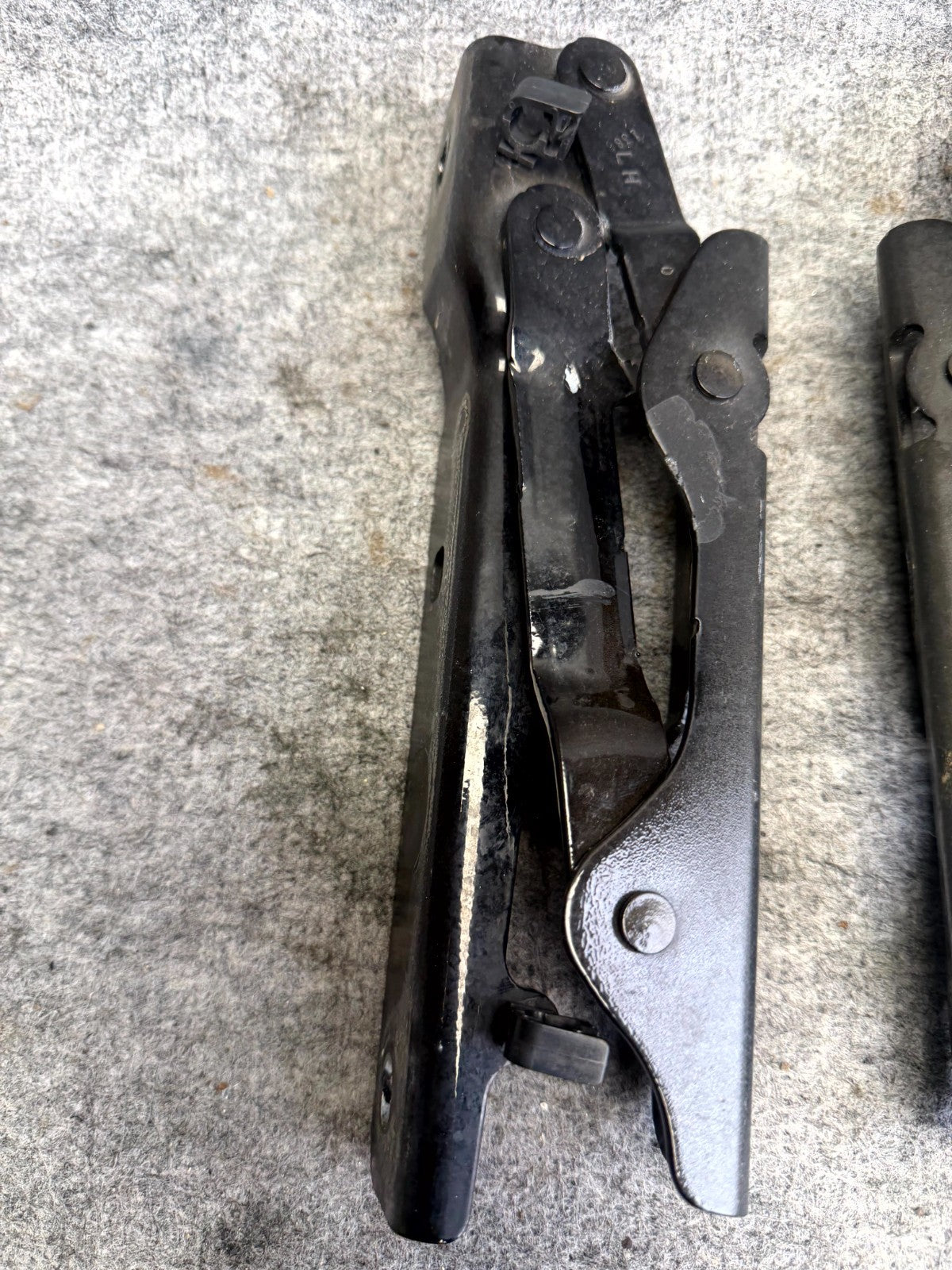♦️12-20 TESLA MODEL S FRONT LEFT & RIGHT SIDE DOOR HINGE SET OEM, 1029285-00-C