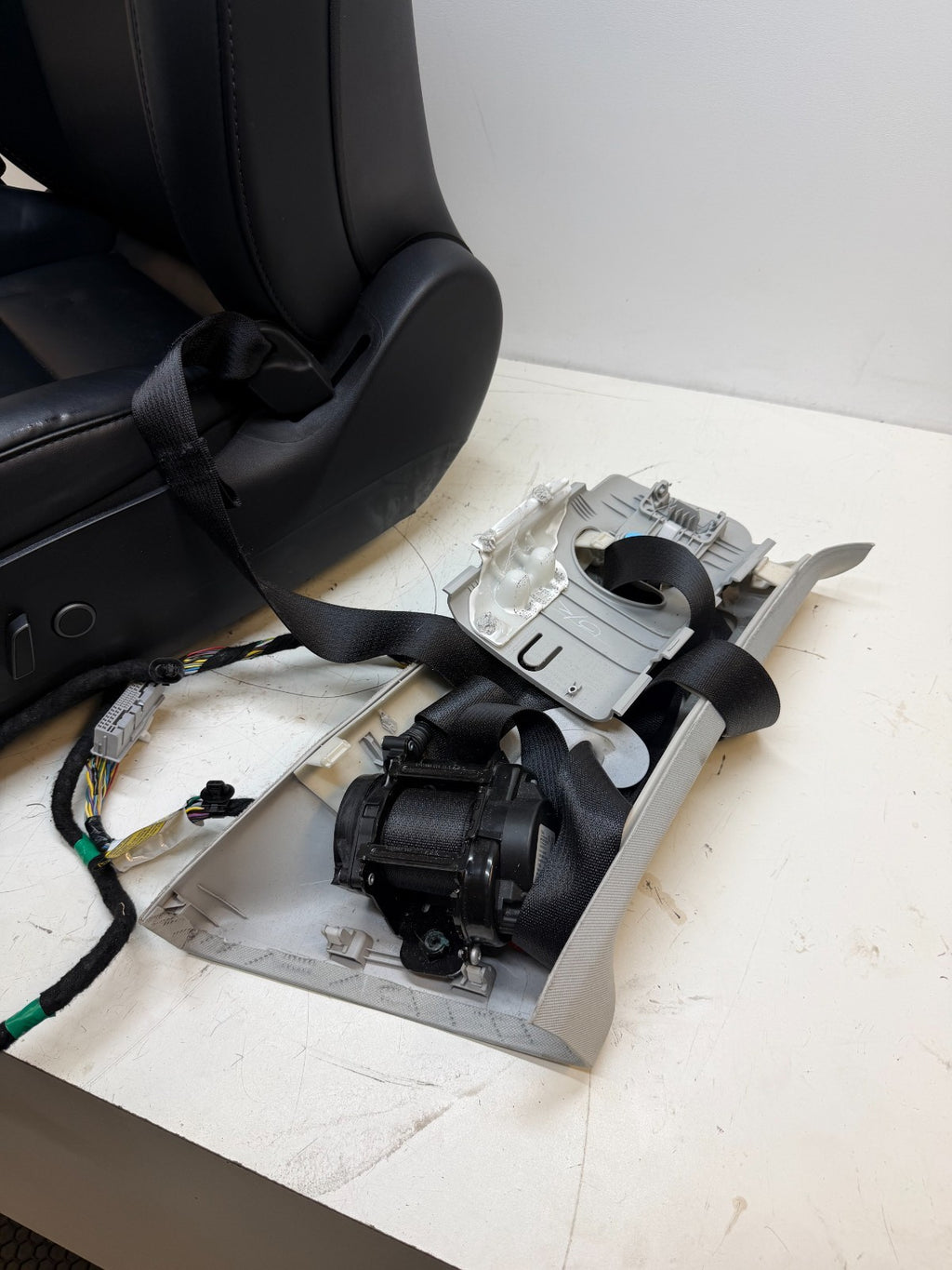 2017-2023 Tesla Model Y Front Left Complete Seat Black 1456942-00-E