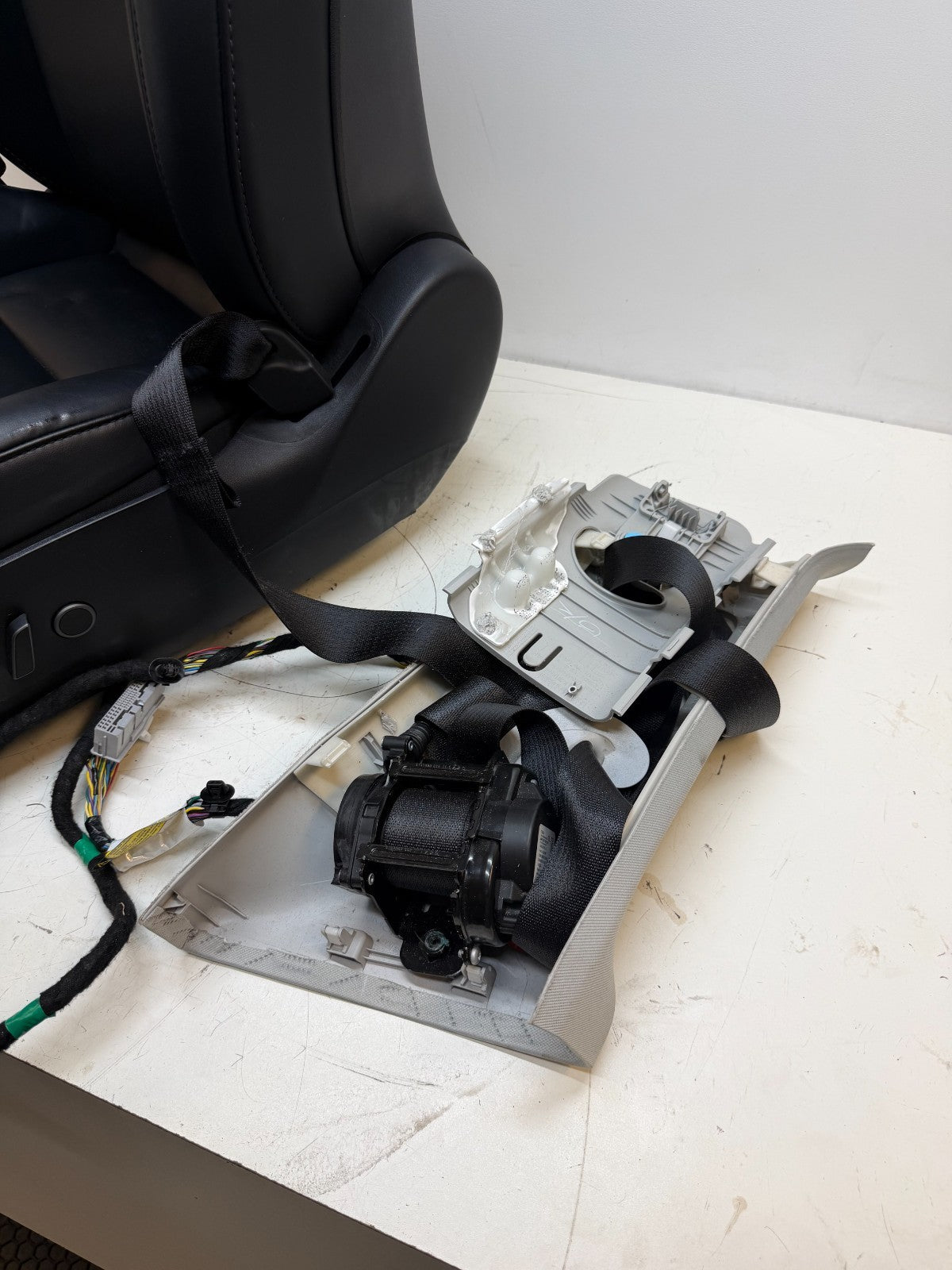 2017-2023 Tesla Model Y Front Left Complete Seat Black 1456942-00-E