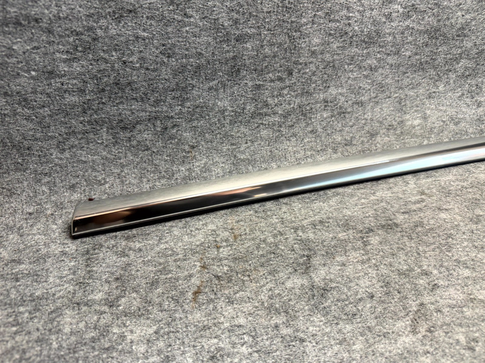 ♦️17–23 TESLA MODEL 3 FRONT LEFT SIDE DOOR MOLDING TRIM STRIP OEM, 1080681-00-H