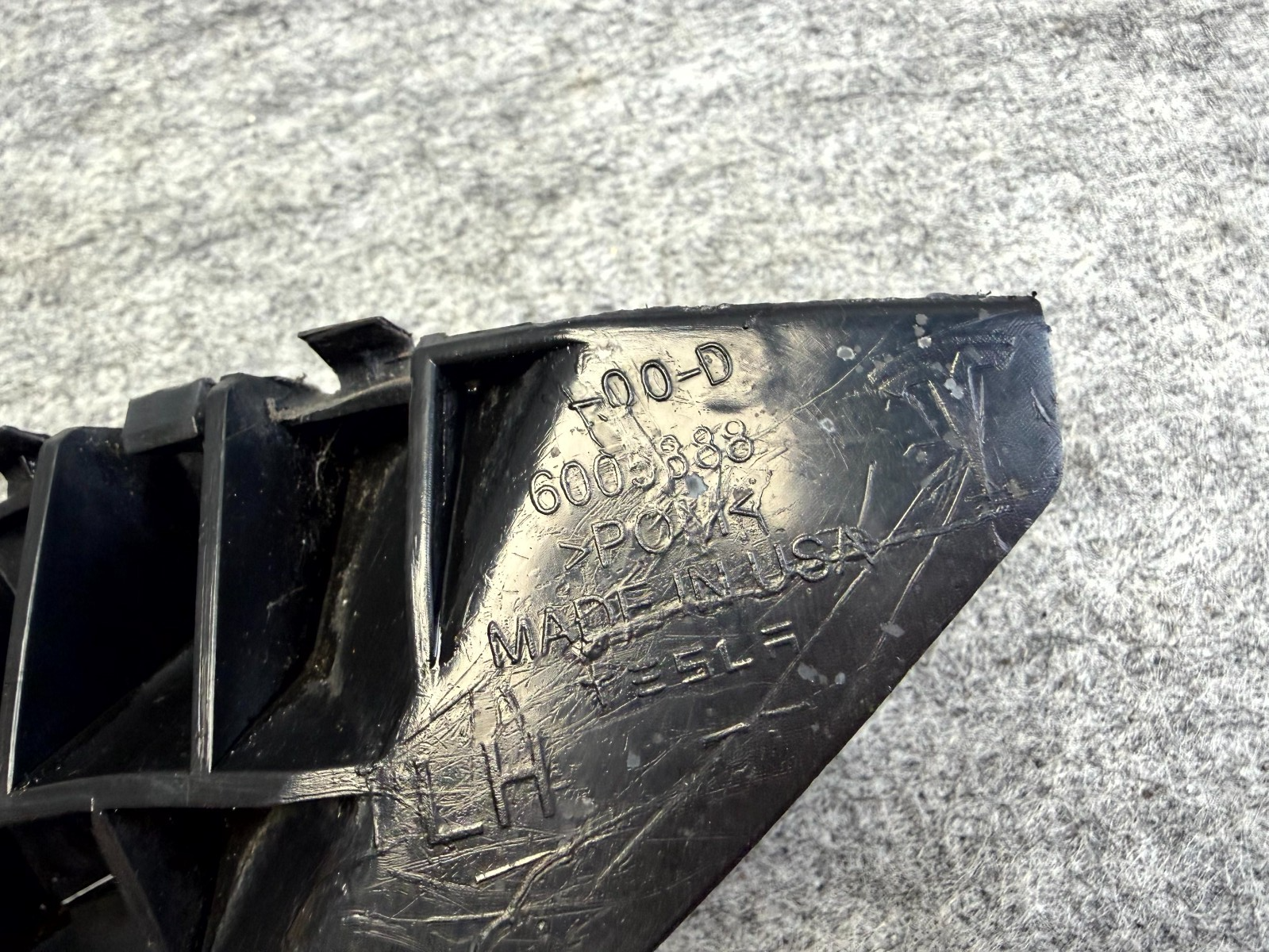 ♦️12-20 TESLA MODEL S LEFT FASCIA FENDER MOUNT SUPPORT BRACKET OEM, 6005888-00-D