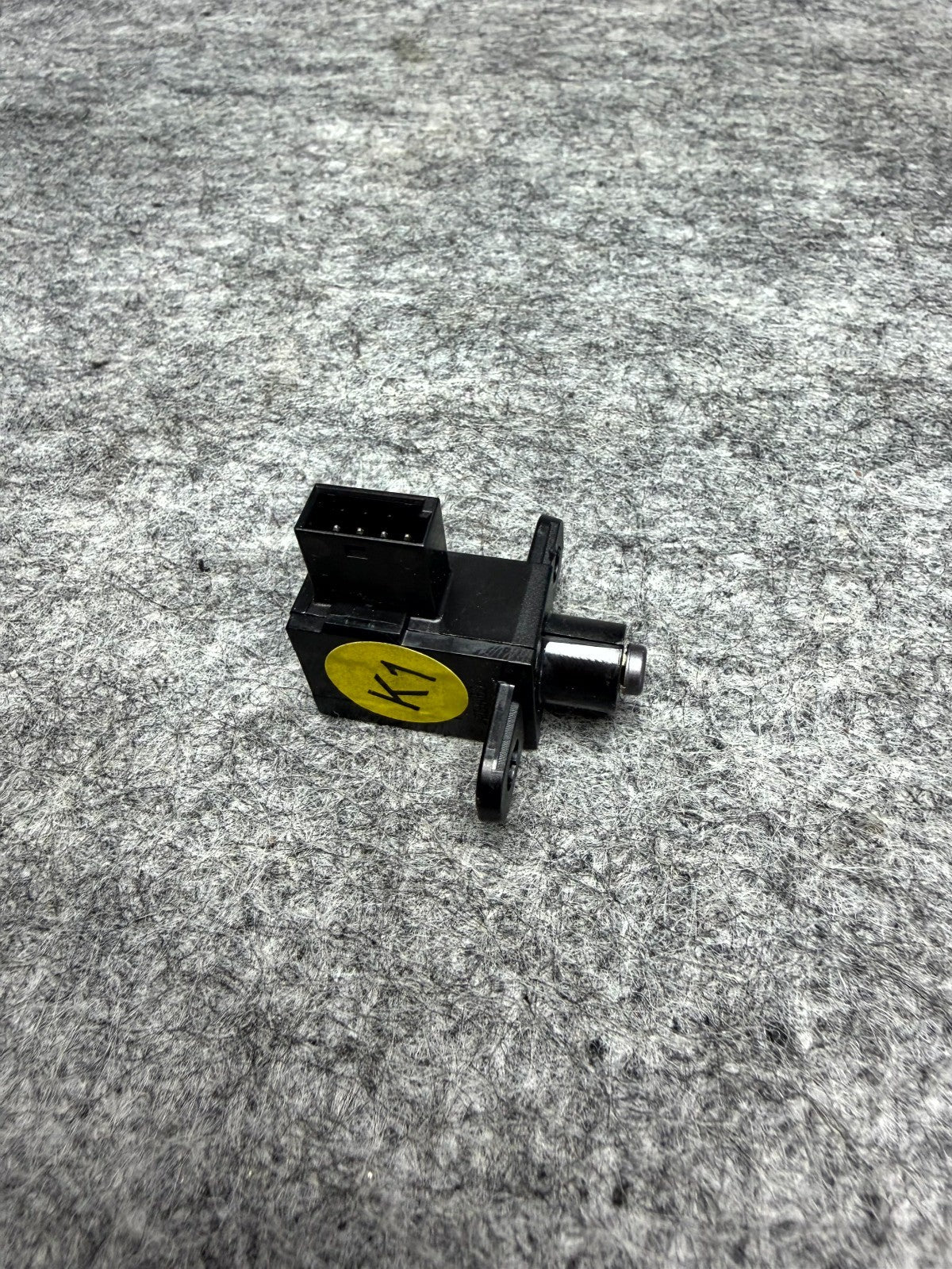 ♦️2017-2023 TESLA MODEL 3 FANLESS CABIN TEMPERATURE SENSOR OEM, 1045664-04-E