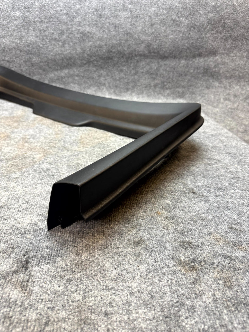 2020 - 2024 TESLA MODEL Y REAR TAILGATE UPPER LIFTGATE PLATE OEM, 1494667-00-A