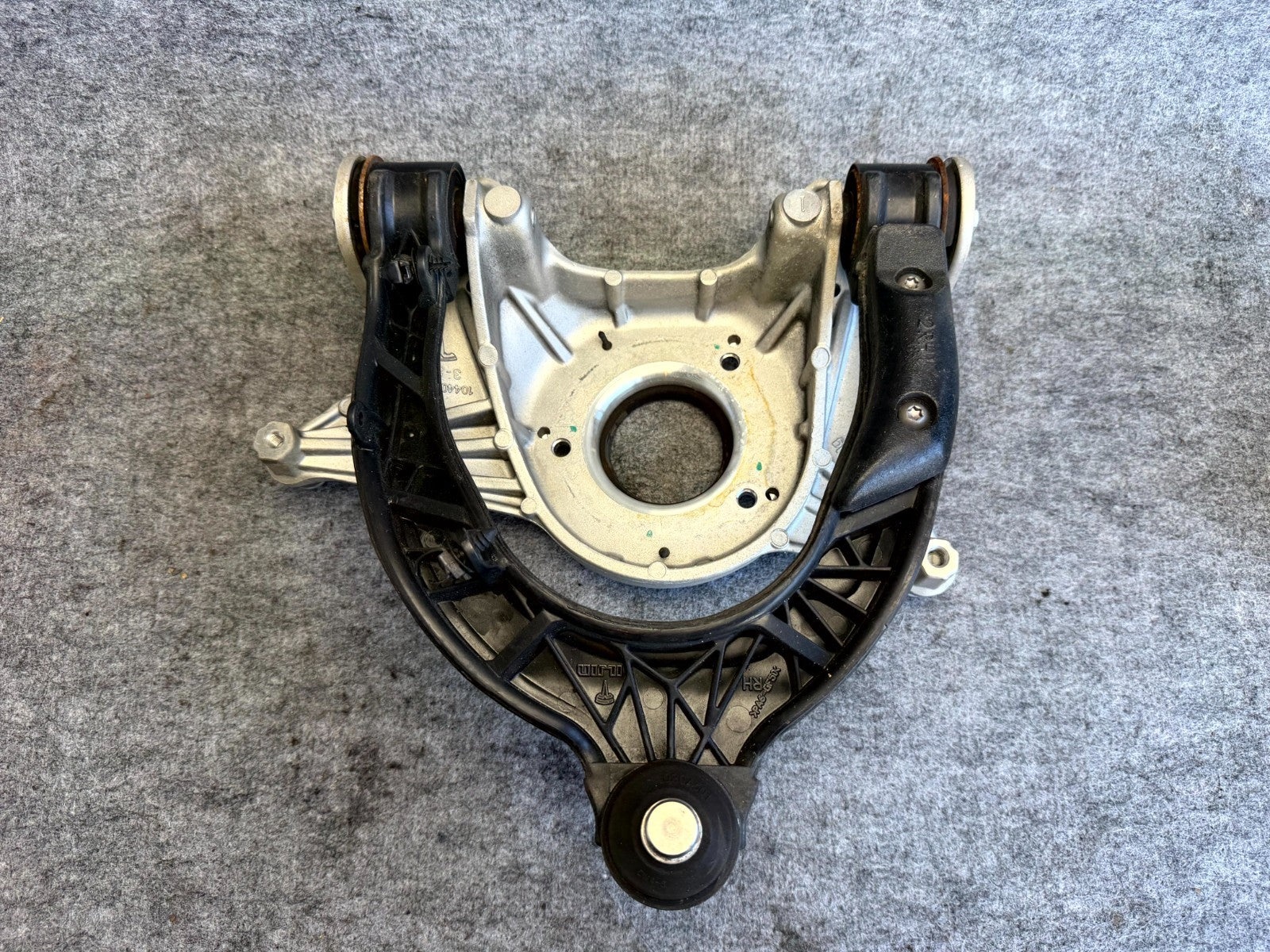 ♦️17-23 TESLA MODEL 3 RIGHT SIDE UPPER STRUT MOUNT BRACKET ARM SET OEM,104432600