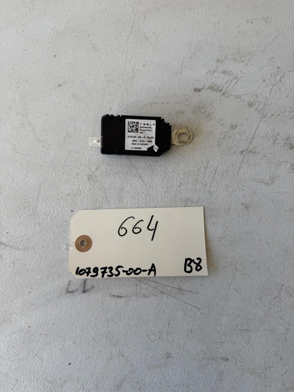 ♦️17–23 TESLA MODEL 3 REAR LEFT SIDE ANTENNA AMPLIFIER MODULE OEM, 1079735-00-A