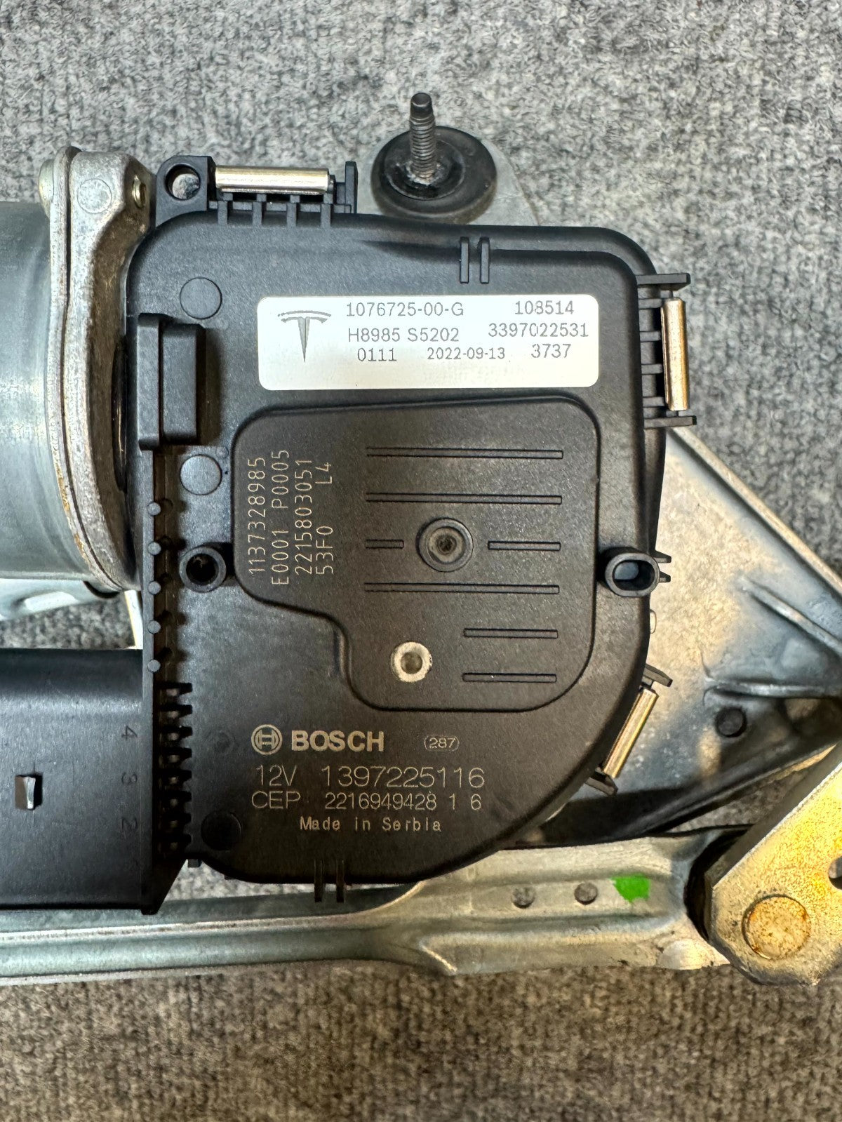 2017 - 2023 TESLA MODEL 3 FRONT WINDSHIELD WIPER MOTOR OEM, 1076725-00-G