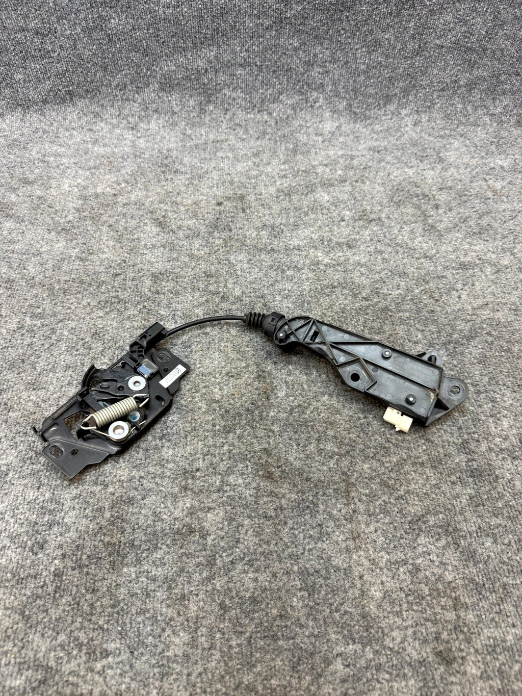 2020 - 2024 TESLA MODEL Y FRONT HOOD LATCH LOCK MECHANISM OEM, 1033011-00-G