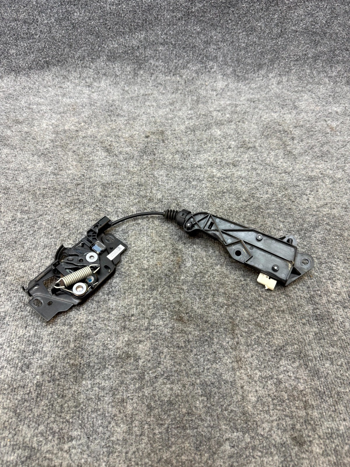2020 - 2024 TESLA MODEL Y FRONT HOOD LATCH LOCK MECHANISM OEM, 1033011-00-G