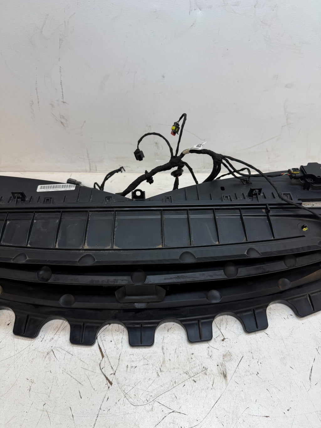 2012-2015 Tesla Model S Radiator Shutter Air Duct Center Intake Grille Assembly
