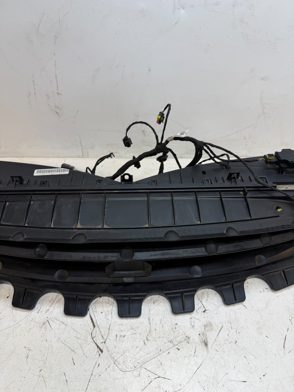 2012-2015 Tesla Model S Radiator Shutter Air Duct Center Intake Grille Assembly