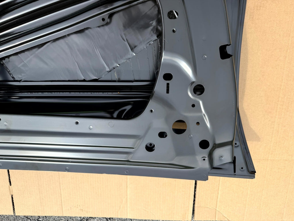 2017 - 2023 TESLA MODEL 3 FRONT LEFT DRIVER SIDE DOOR SHELL OEM, 1081421-E0-C