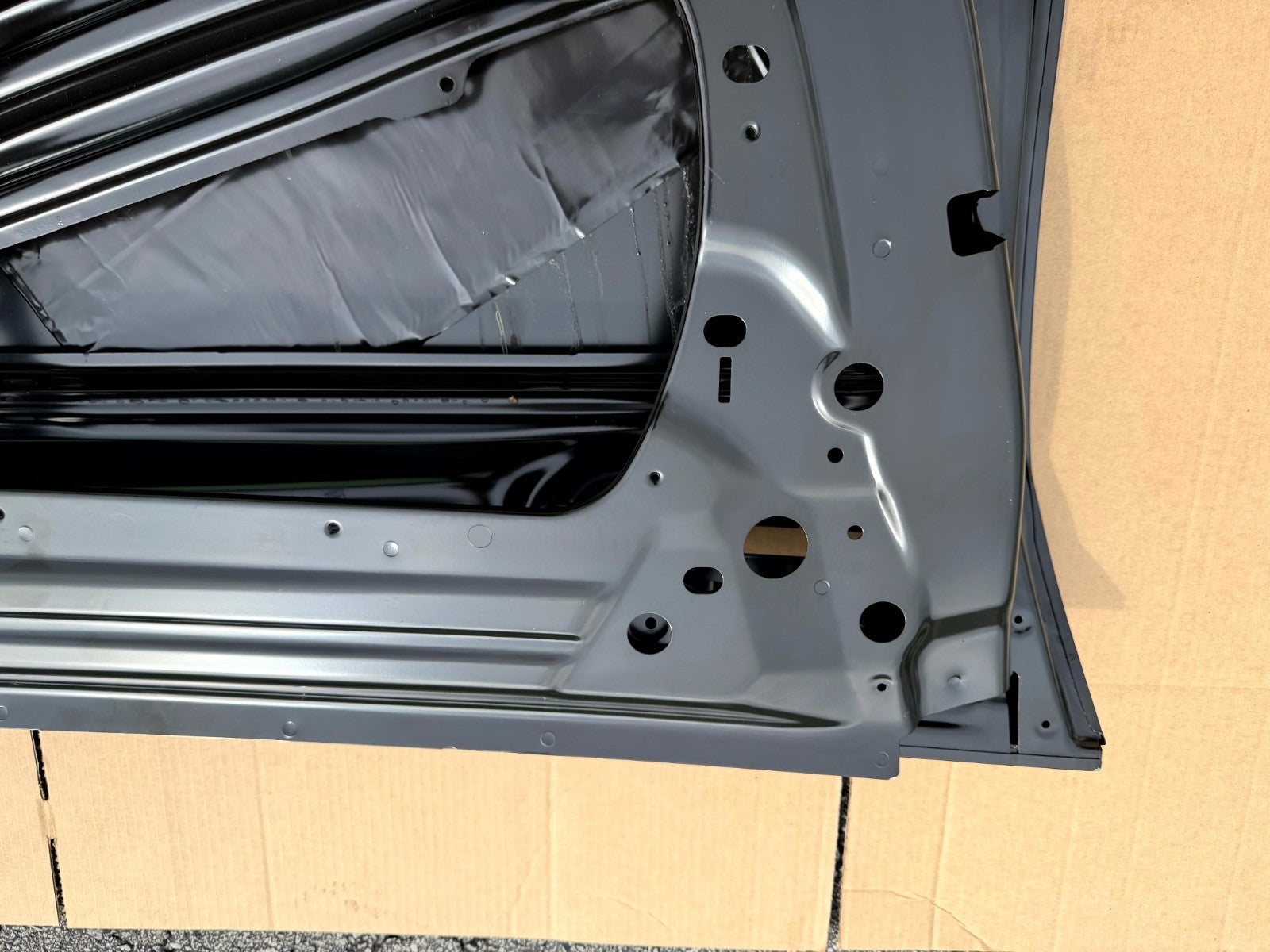 2017 - 2023 TESLA MODEL 3 FRONT LEFT DRIVER SIDE DOOR SHELL OEM, 1081421-E0-C