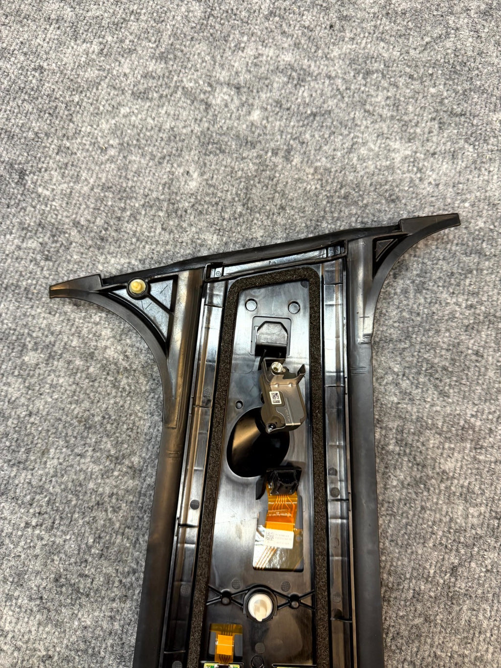 2020-2023 TESLA MODEL Y RIGHT B PILLAR APPLIQUE COVER W/CAMERA OEM, 1785300-00-C