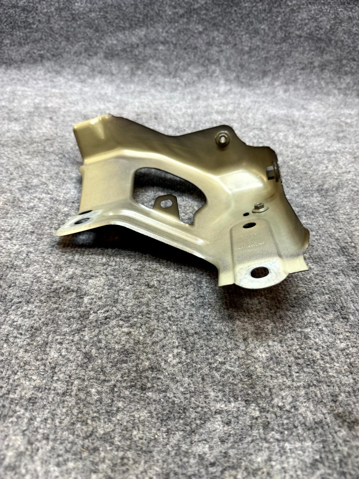 2020 - 2024 TESLA MODEL Y FRONT RIGHT SIDE FENDER BRACKET OEM, 1487492-00-A