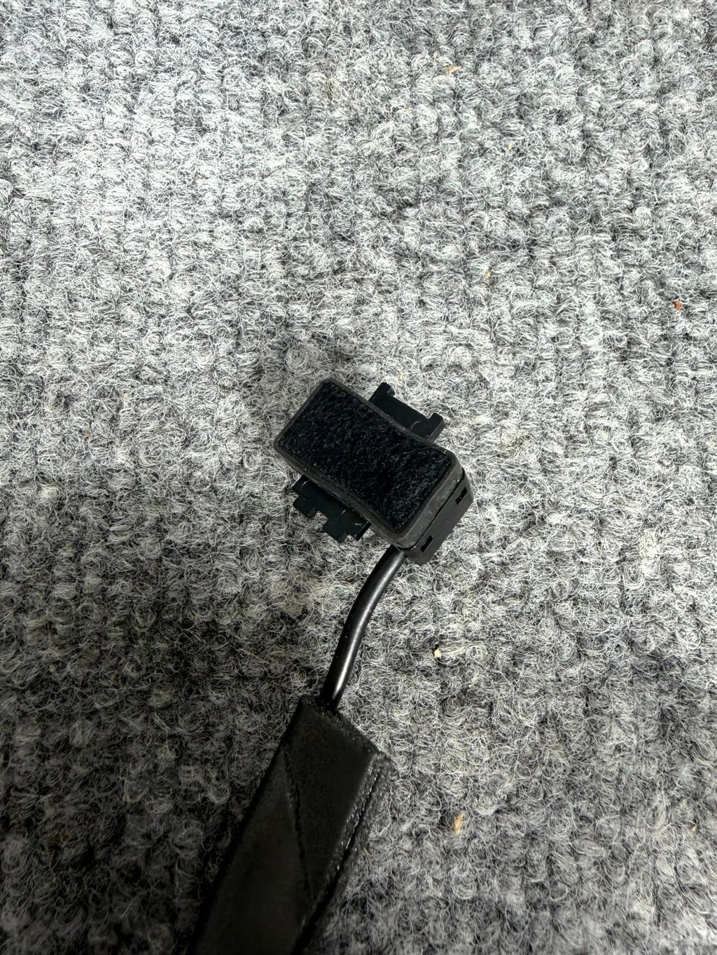 2016-2020 Tesla Model X Microphone Electric Module Unit OEM, 1047000-00-A