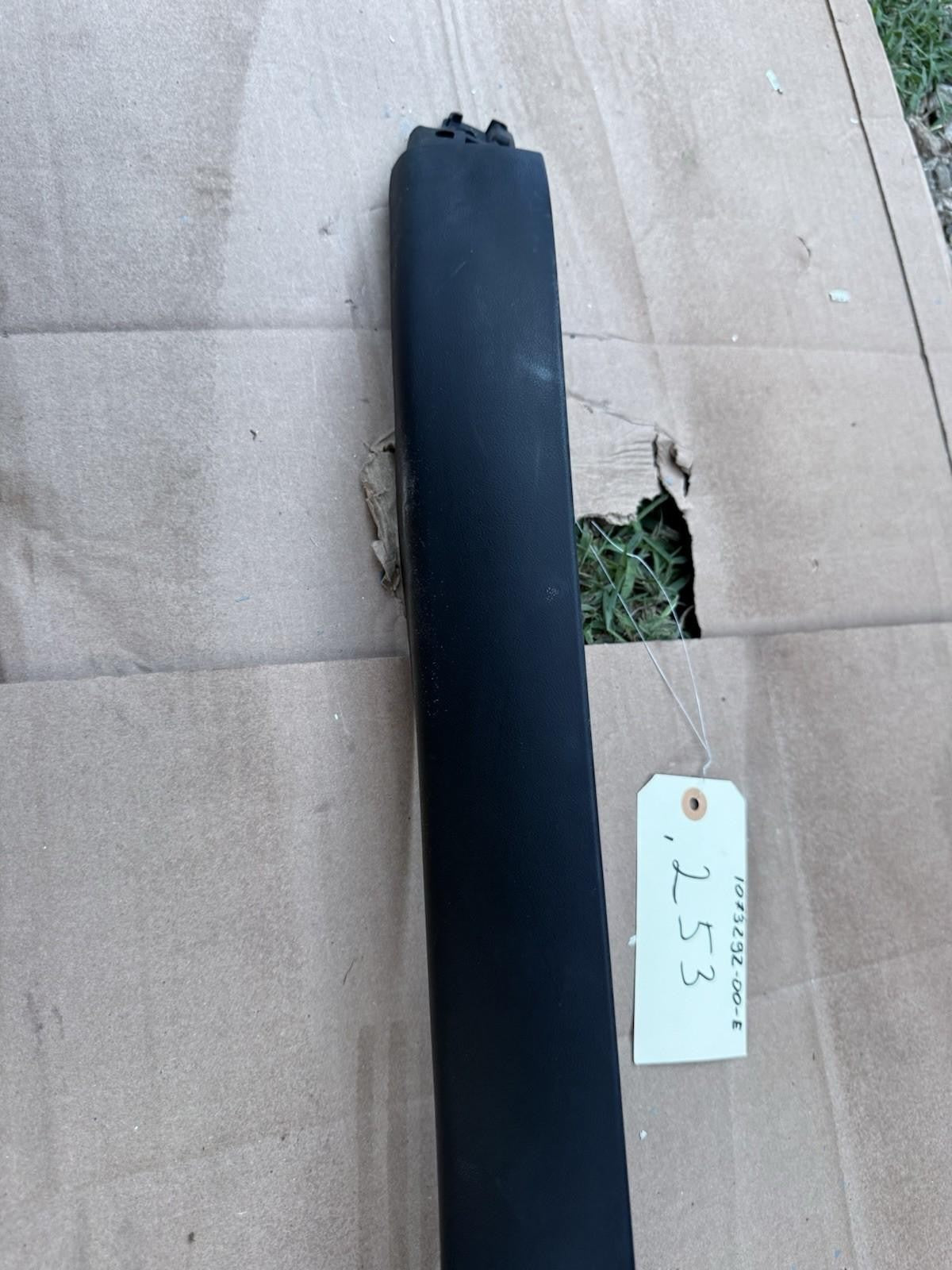 ♦️16-20 TESLA MODEL X REAR LEFT SIDE PILLAR TRIM COVER PANEL OEM, 1073292-00-E