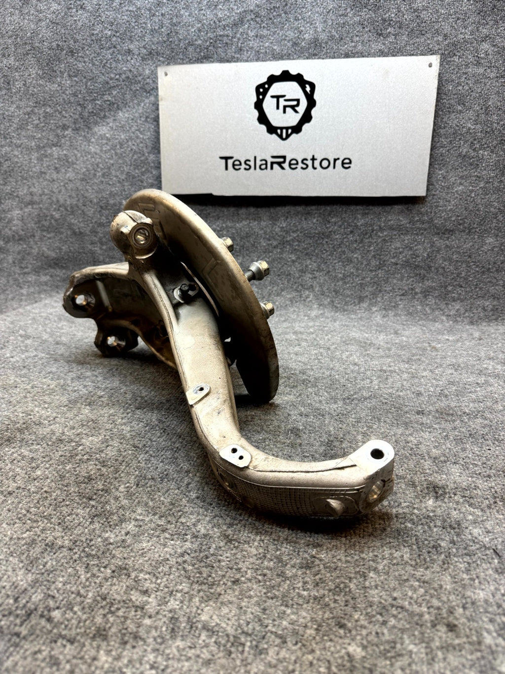 2017 - 2023 TESLA MODEL 3 FRONT RIGHT SIDE SPINDLE KNUCKLE HUB OEM, 1044316-00-E