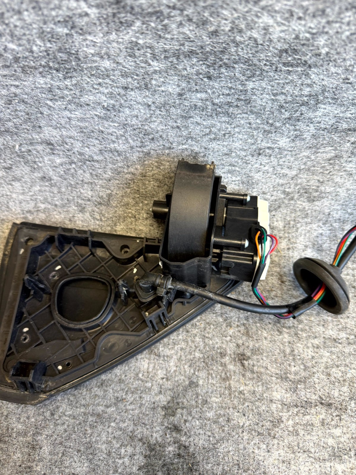 ♦️17–23 TESLA MODEL 3 REAR LEFT CHARGE CHARGING PORT REFLECTOR OEM, 1099953-00-E