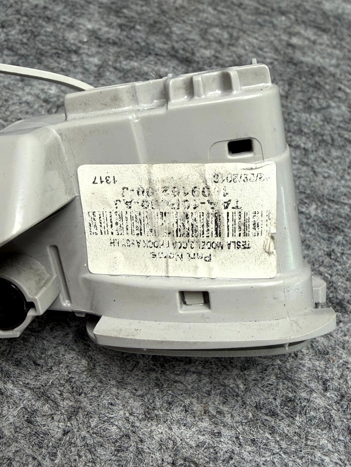 ♦️17–23 TESLA MODEL 3 REAR LEFT ROOF COAT HOOK HANGER BRACKET OEM, 1099162-00-J