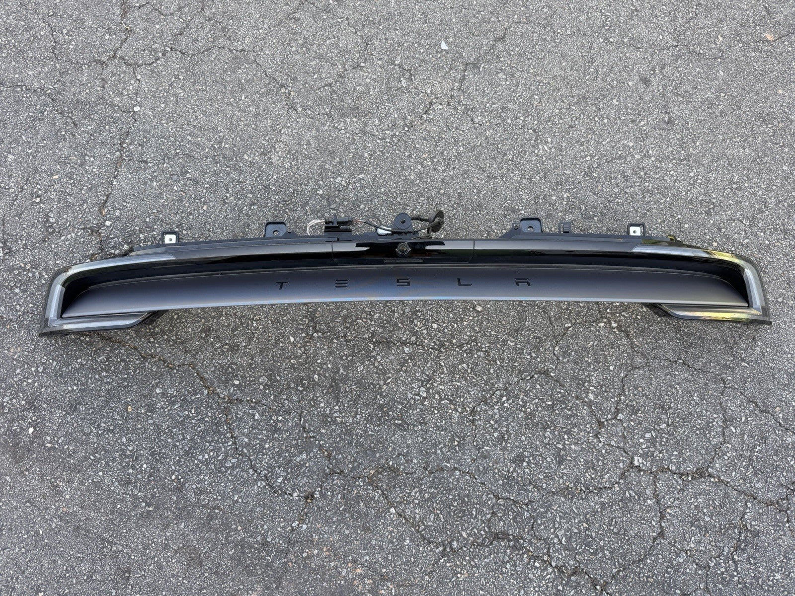 2025-2026 Tesla Model Y Liftgate Lamp OEM Rear Trunk Light 2004606-00-B