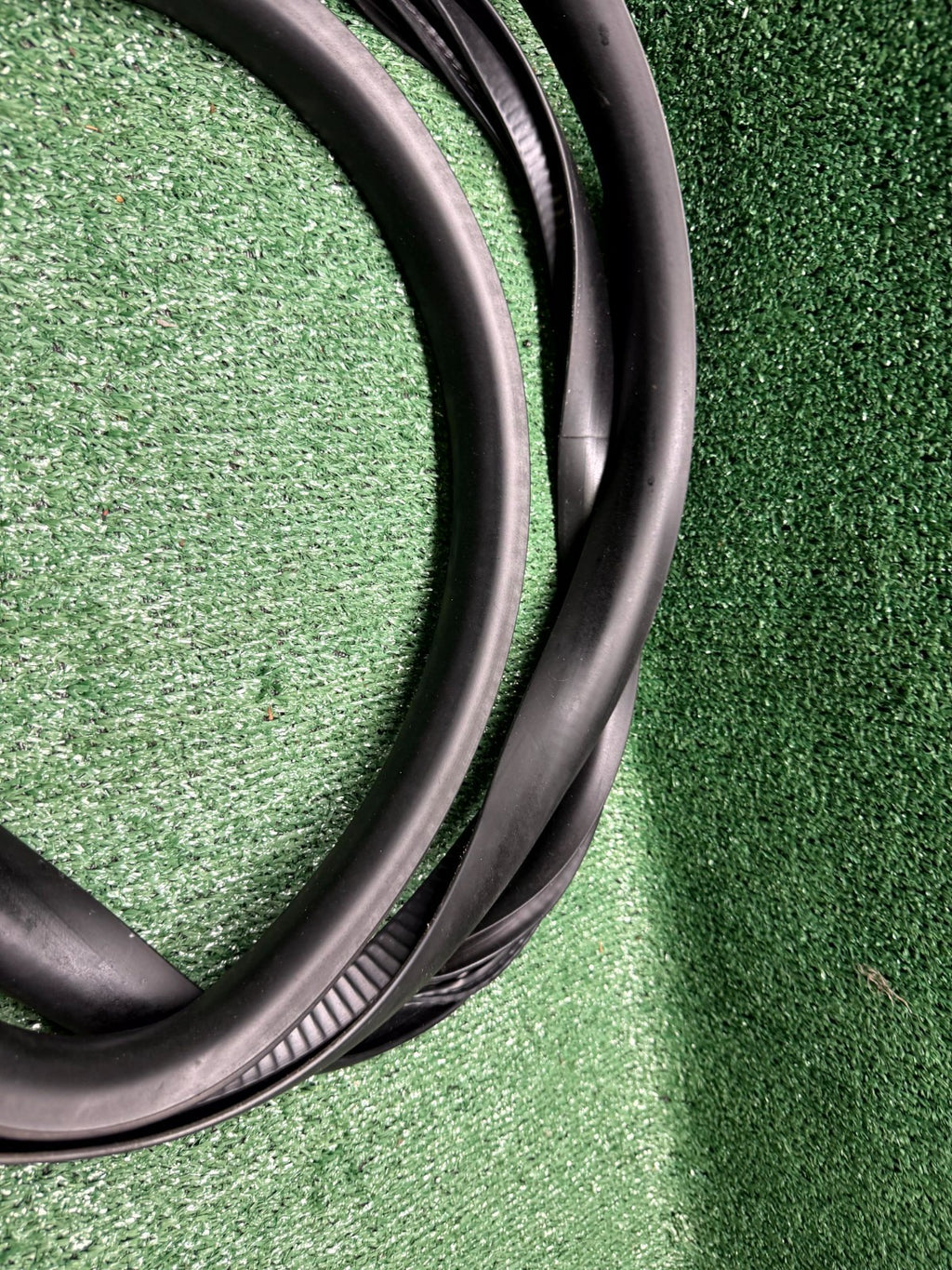 ♦️2020 - 2024 TESLA MODEL Y FRONT LEFT WEATHERSTRIP RUBBER SEAL OEM 1497673-00-D