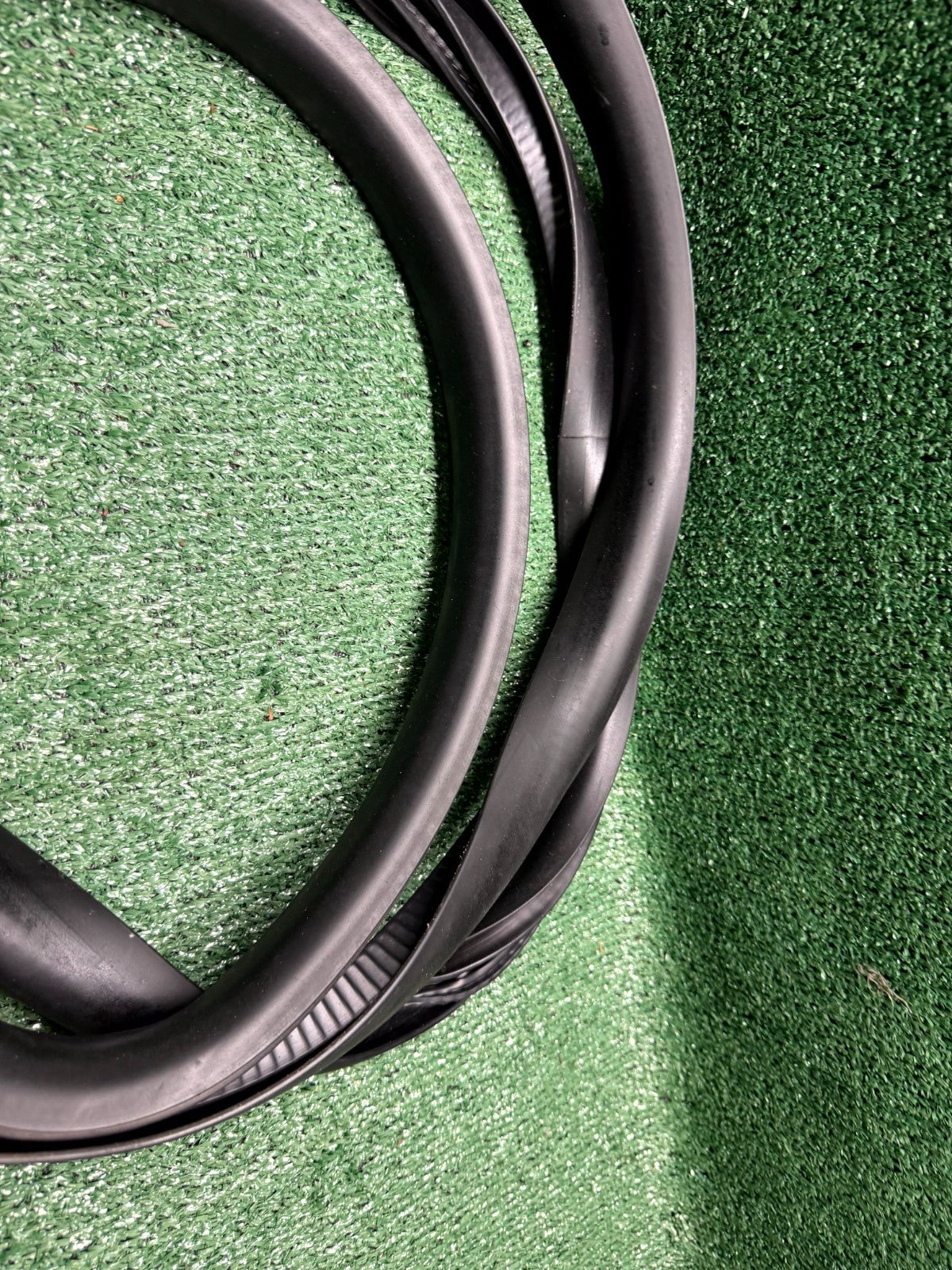 ♦️2020 - 2024 TESLA MODEL Y FRONT LEFT WEATHERSTRIP RUBBER SEAL OEM 1497673-00-D