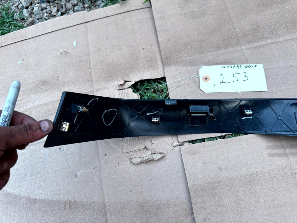 16-20 Tesla Model X Rear Left Side C Pillar Middle Trim Cover OEM, 107329200E