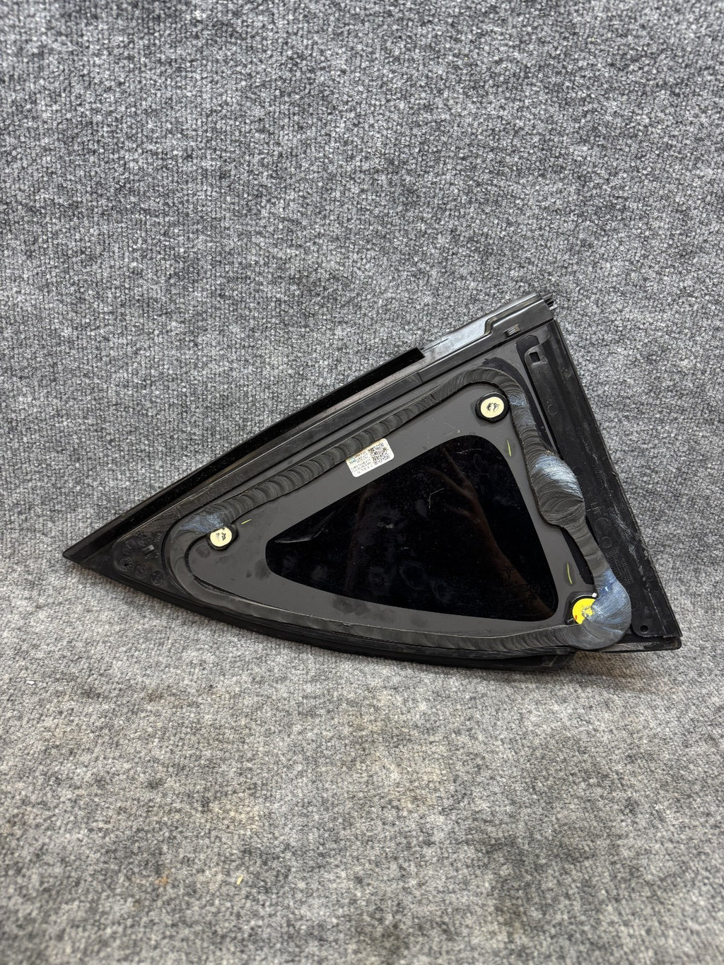 2020 – 2024 TESLA MODEL Y REAR LEFT SIDE QUARTER WINDOW GLASS OEM, 1495740-00-H
