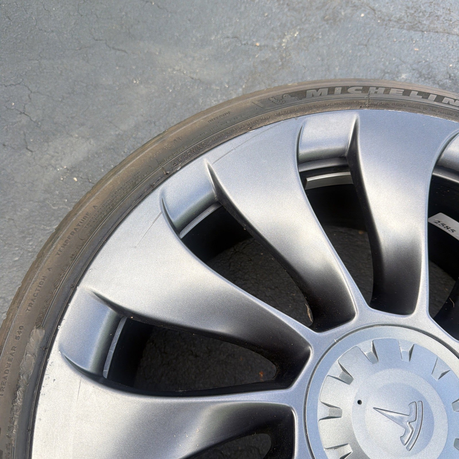 20-24 Tesla Model Y Front Uberturbine Wheel Rim 21" 21x9.5 w/ Tire 1188226-00-B