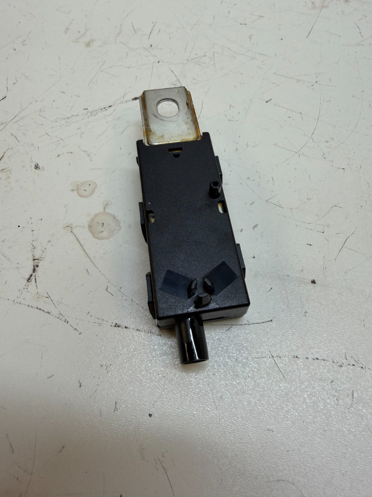 2020-2024 TESLA MODEL Y REAR ANTENNA AMPLIFIER FM RADIO MODULE UNIT 1551330-00-B