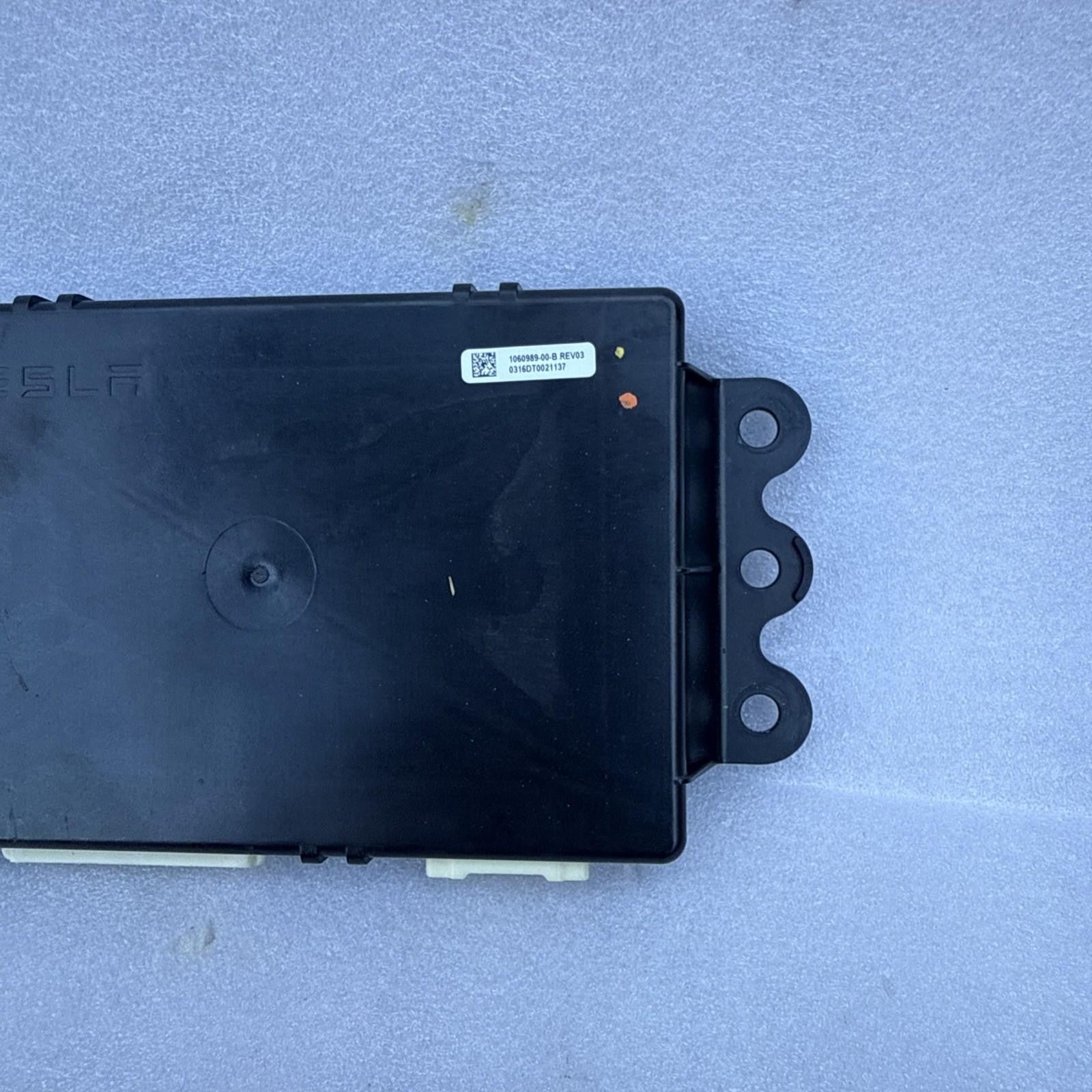 2016-2020 Tesla Model S Air Suspension Control Module Unit ECU OEM, 1060989-03-B