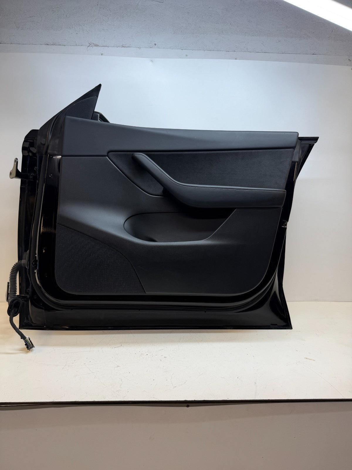 2012-2020 TESLA MODEL Y FRONT RIGHT PASSENGER SIDE COMPLETE DOOR ASSEMBLY