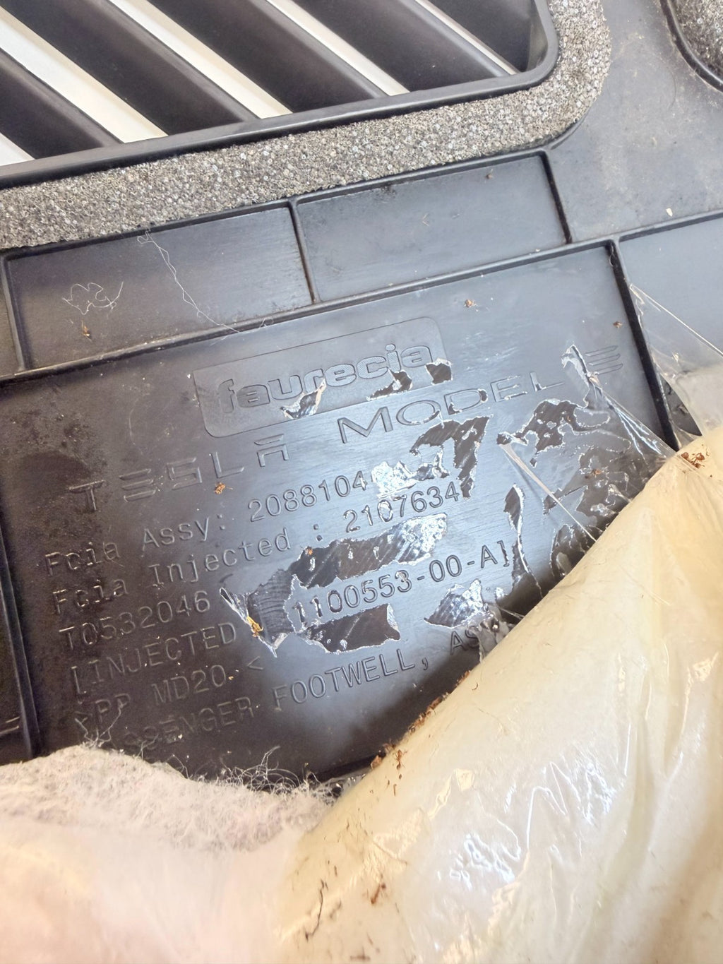 2017-2023 TESLA MODEL 3 PASSENGER RH SIDE DASH LOWER PANEL COVER 1100553-00-A