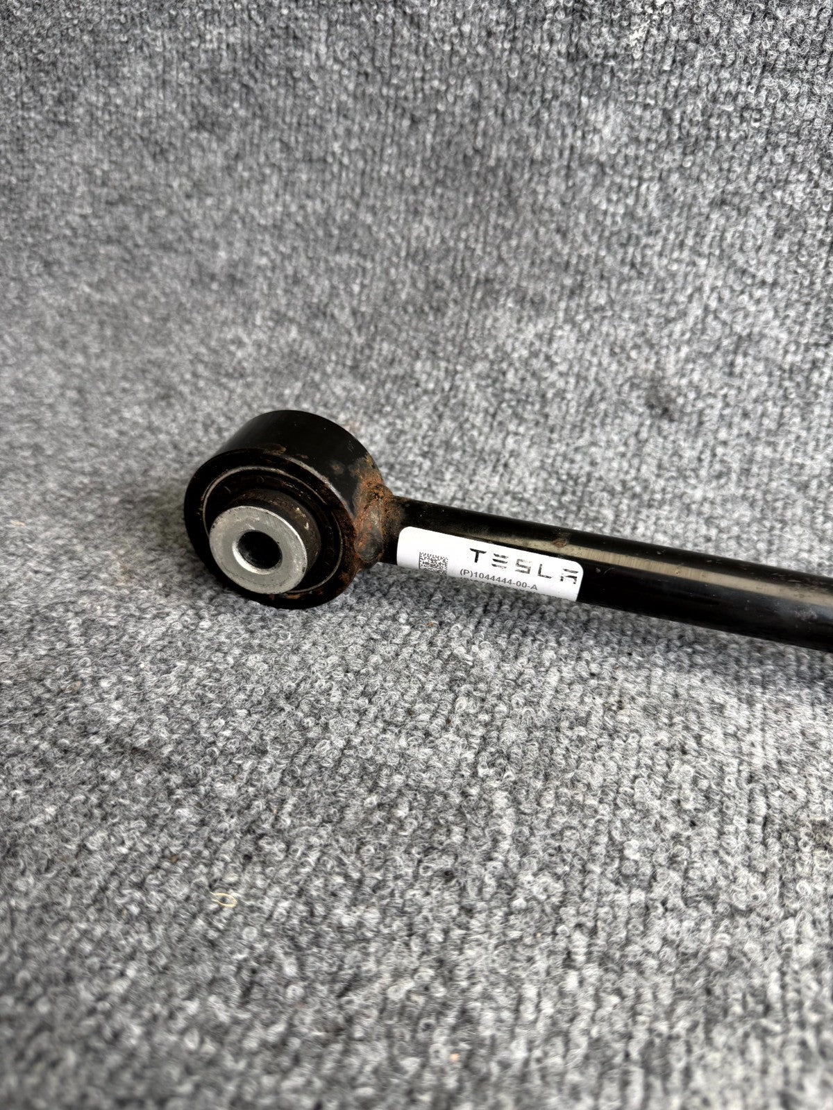 2017 – 2023 TESLA MODEL 3 REAR LEFT OR RIGHT LOWER CONTROL ARM OEM, 1044444-00-A