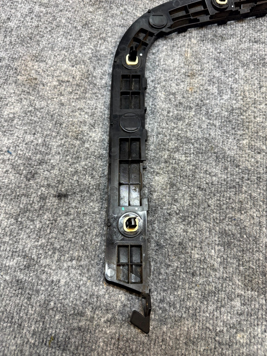 2017 - 2023 TESLA MODEL 3 REAR LEFT SIDE BUPMER MOUNT BRACKET OEM, 1083990-00-K