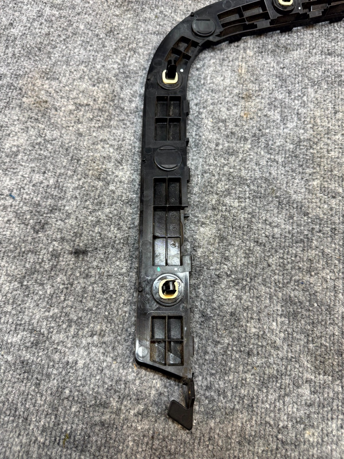 2017 - 2023 TESLA MODEL 3 REAR LEFT SIDE BUPMER MOUNT BRACKET OEM, 1083990-00-K