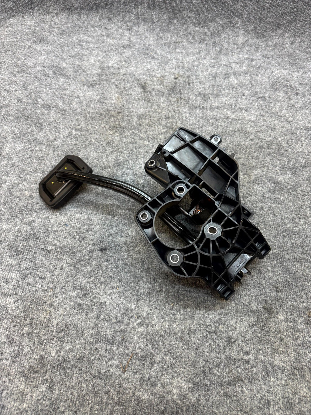 2017 - 2023 TESLA MODEL 3 ACCELERATOR & BRAKE PEDAL ASSEMBLY OEM, 1044691-00-D