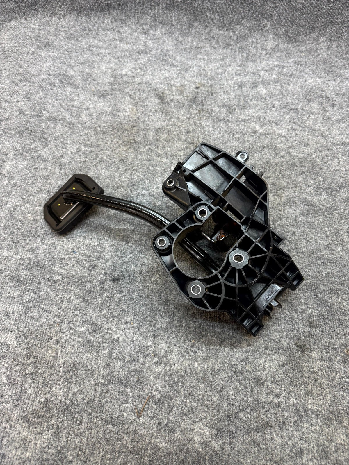 2017 - 2023 TESLA MODEL 3 ACCELERATOR & BRAKE PEDAL ASSEMBLY OEM, 1044691-00-D