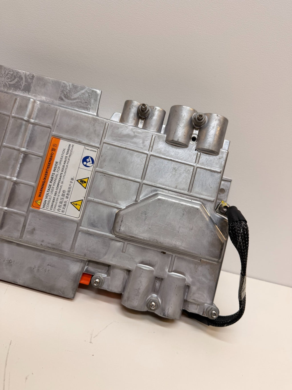 2012-15 Tesla Model S 1-Phase High Voltage Junction Box Dual Motor 1048680-00-A