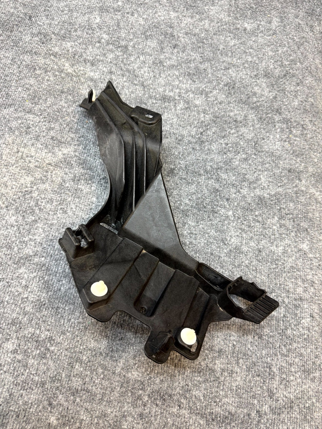 20-24 TESLA MODEL Y REAR LEFT SIDE C PILLAR SUPPORT BRACKET OEM, 1516195-00-B