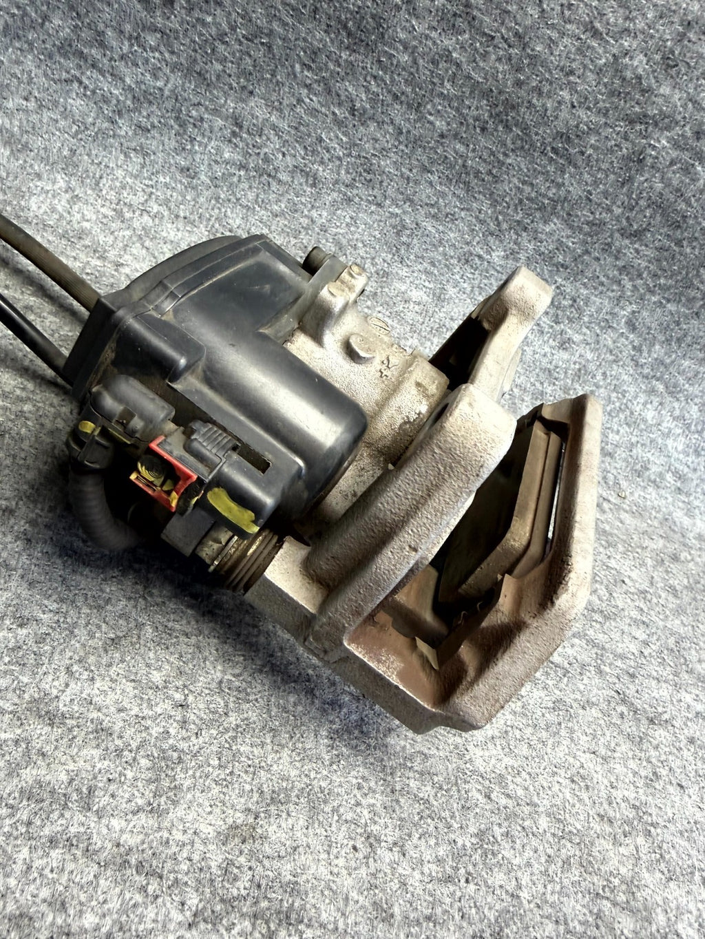 ♦️2017 - 2023 TESLA MODEL 3 REAR RIGHT SIDE BRAKE CALLIPER OEM, 1044624-00-H