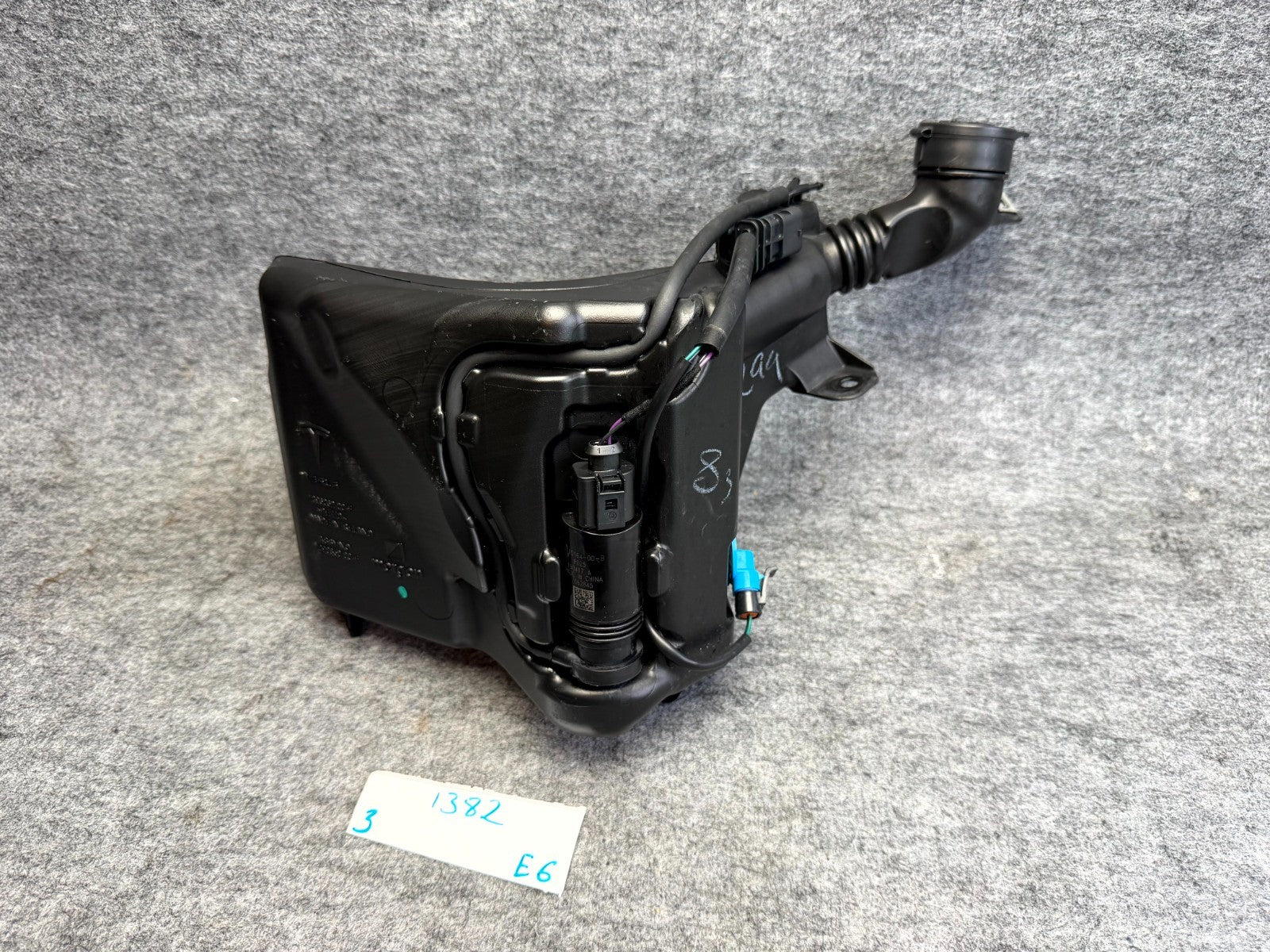 ♦️2017-2023 TESLA MODEL 3 WINDSHIELD WIPER WASHER RESERVOIR TANK OEM, 109606200F