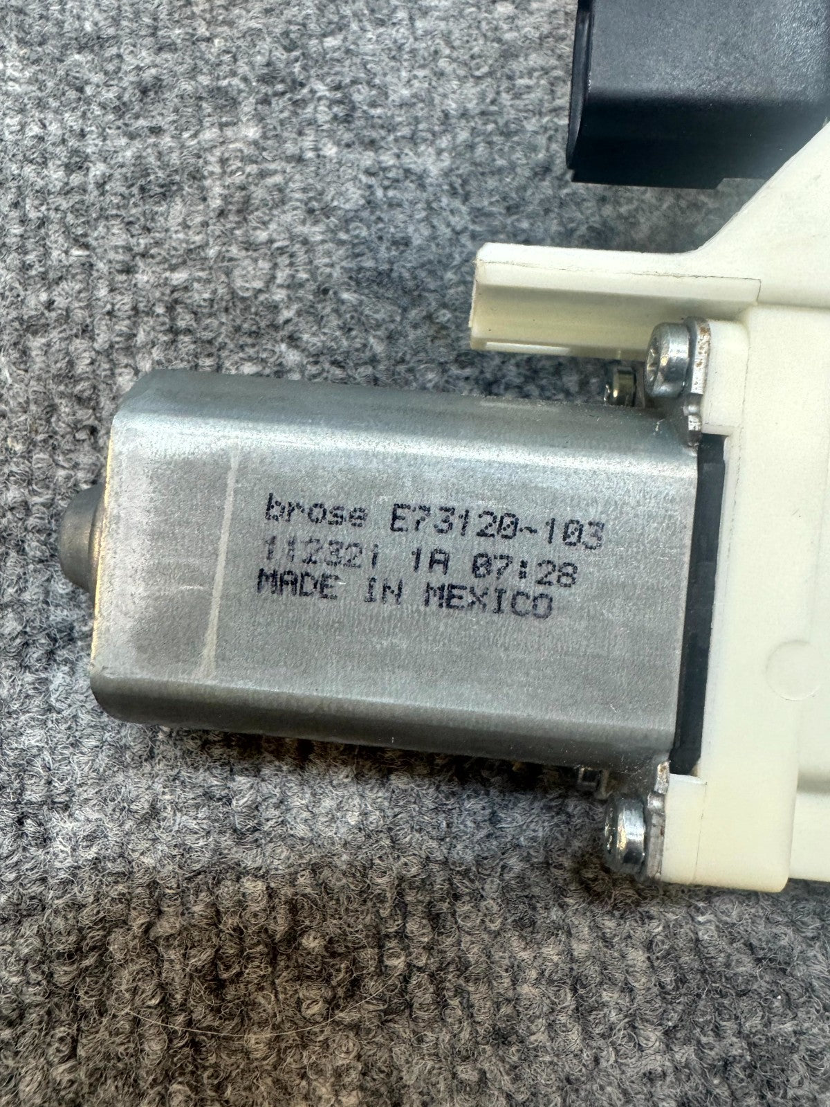 2020 - 2024 TESLA MODEL Y FRONT RIGHT WINDOW REGULATOR MOTOR OEM, 1526797-00-E